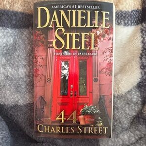 Danielle Steel '44 Charles Street' Paperback